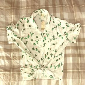 White top with cactus print 🌵